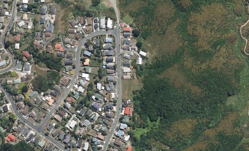 136 Gloaming Hill, Titahi Bay, Porirua - Carousel 1