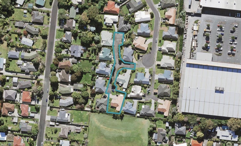 77 Kingdale Road, Henderson, Auckland - Carousel 1