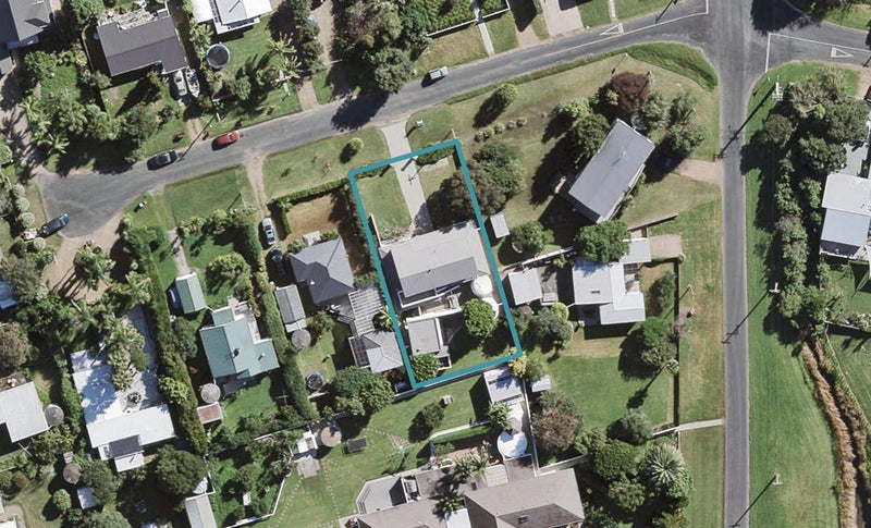 7 Rata Street, Oneroa, Waiheke Island - Carousel 1