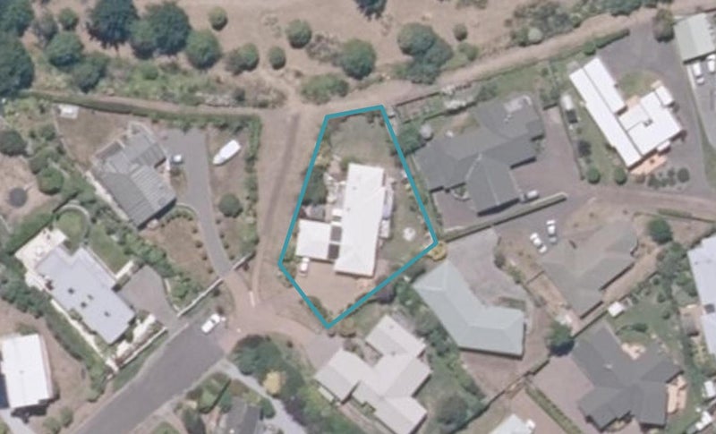 13 Dorothy Drive, Acacia Bay, Taupo - Carousel 1