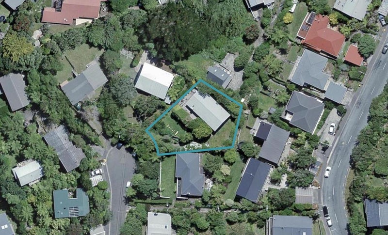 20 Bourbon Terrace, Karori, Wellington - Carousel 1