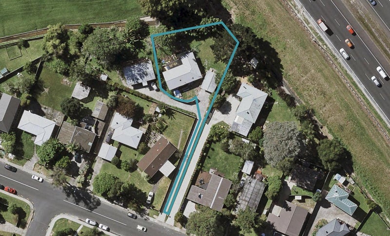 27A Totaravale Drive, Totara Vale, Auckland - Carousel 1