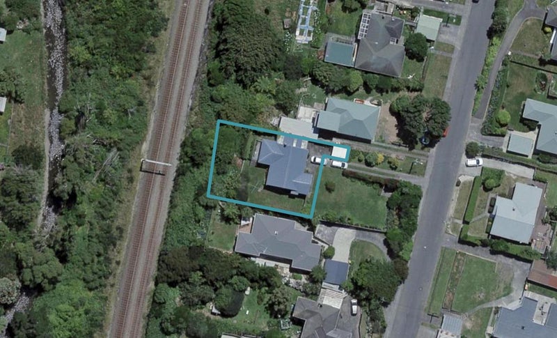 35C Handyside Street, Tawa, Wellington - Carousel 1