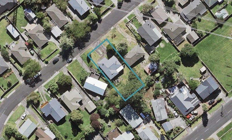 13 Arlette Place, Massey, Auckland - Carousel 1