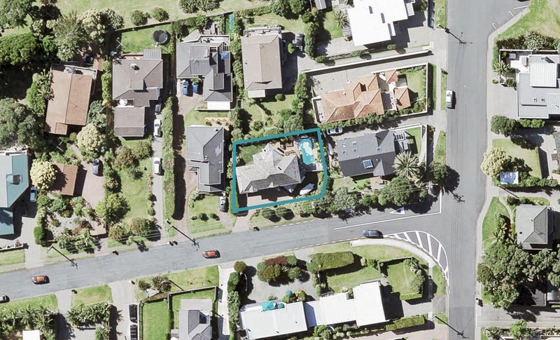1A Sandown Road, Rothesay Bay, Auckland - Carousel 1