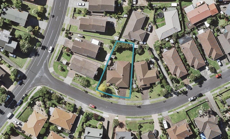 5 Channing Crescent, Botany Downs, Auckland - Carousel 1