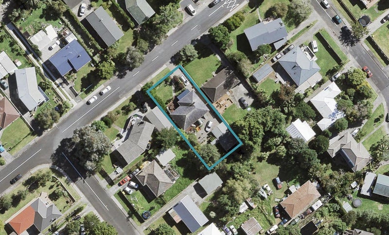 65 Hilling Street, Titirangi, Auckland - Carousel 1