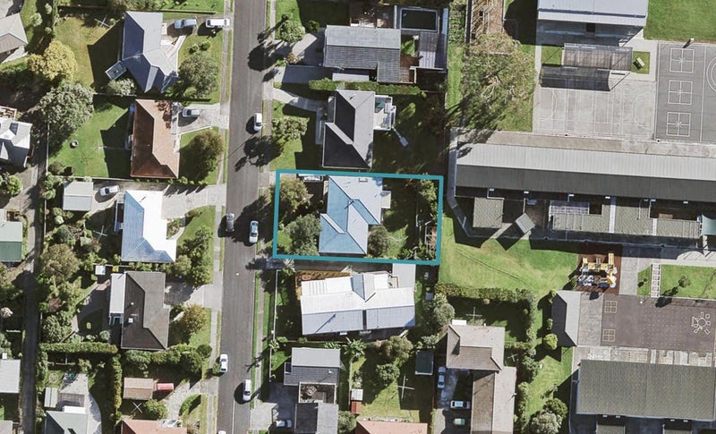 5 Hibiscus Place, Hillsborough, Auckland - Carousel 1