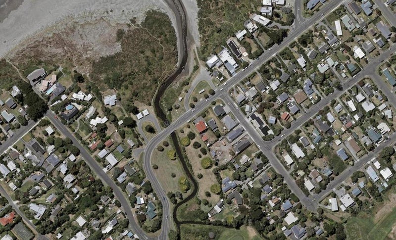 14 Field Way, Waikanae Beach, Waikanae - Carousel 1