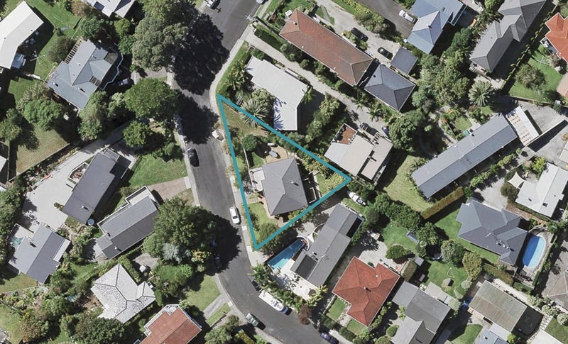 24 Northumberland Avenue, Belmont, Auckland - Carousel 1