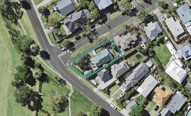 25 Ascot Avenue, Narrow Neck, Auckland - Carousel 1