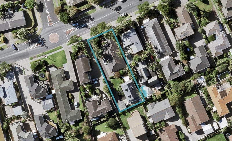 2/24 Eastern Beach Road, Eastern Beach, Auckland - Carousel 1
