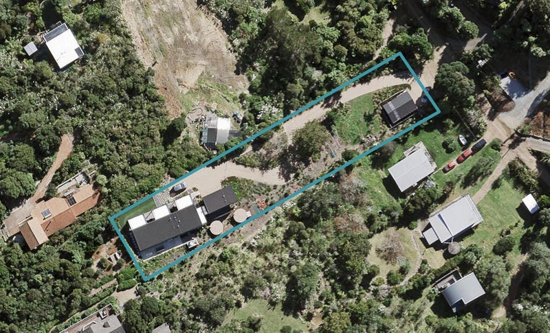 1 Empire Avenue, Oneroa, Waiheke Island - Carousel 1