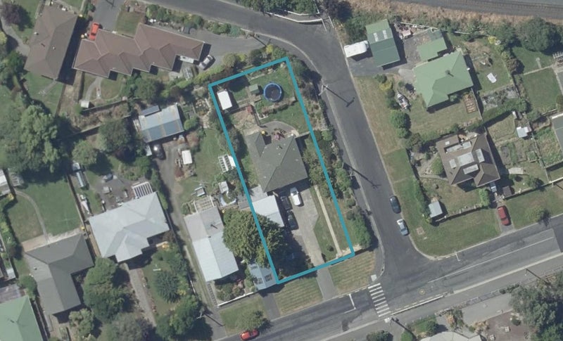 12 Neill Street, Green Island, Dunedin - Carousel 1