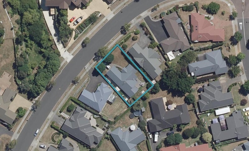 47 Saint James Drive, Huntington, Hamilton - Carousel 1