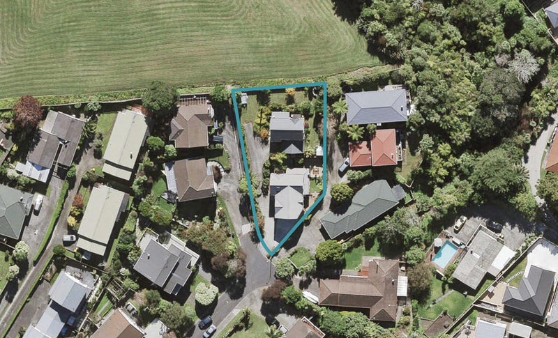2/8 Juneau Place, Glendene, Auckland - Carousel 1