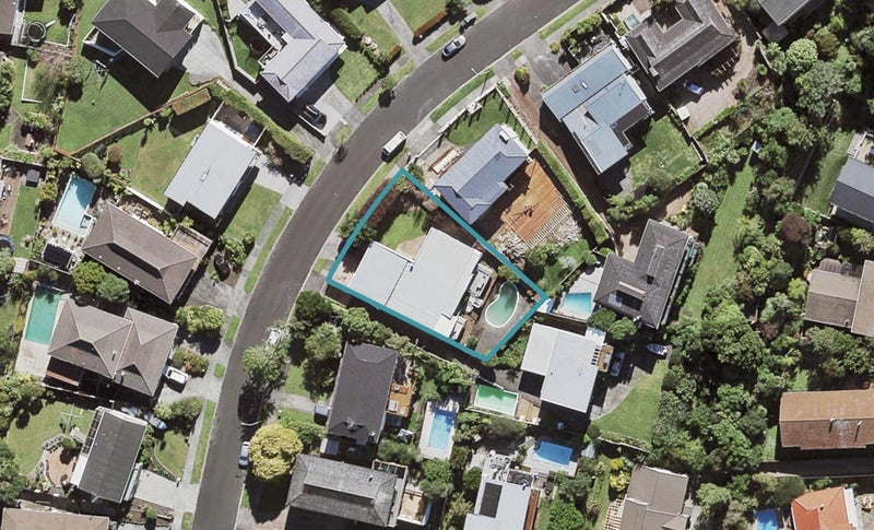 33 Chatswood Grove, Chatswood, Auckland - Carousel 1