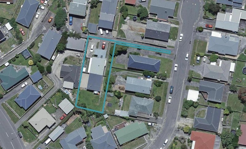 2/13 Oswald Crescent, Paparangi, Wellington - Carousel 1