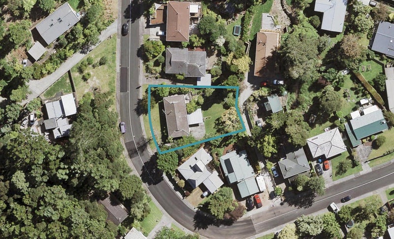 37 Daffodil Street, Titirangi, Auckland - Carousel 1
