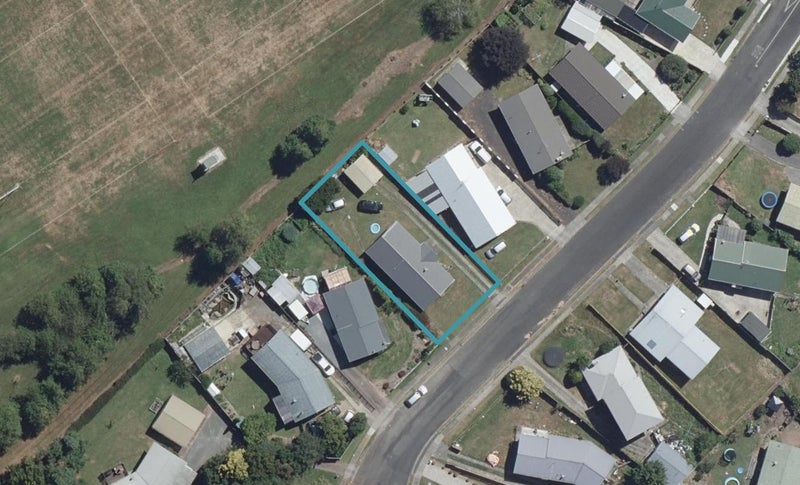 10 Margaret Place, Deanwell, Hamilton - Carousel 1