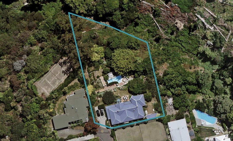 13 Cobden Crescent, Bluff Hill, Napier - Carousel 1