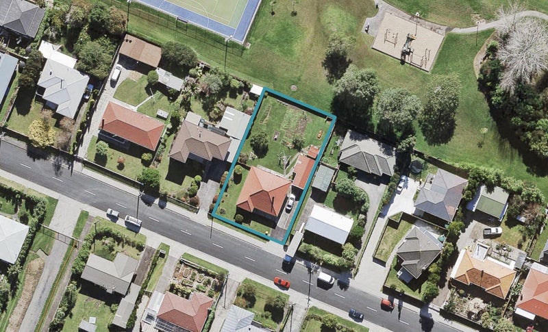 13 Nile Road, Kelston, Auckland - Carousel 1