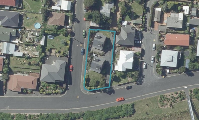 16 Shortland Street, Caversham, Dunedin - Carousel 1