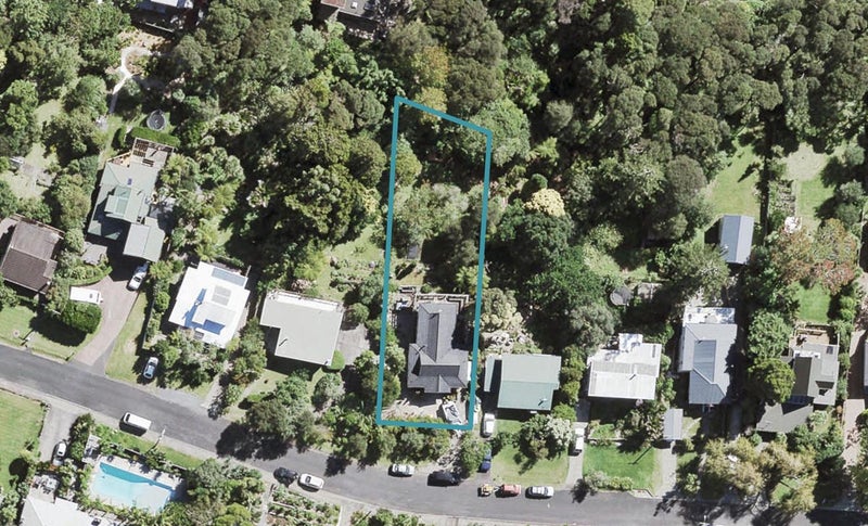 38 Minnehaha Avenue, Titirangi, Auckland - Carousel 1