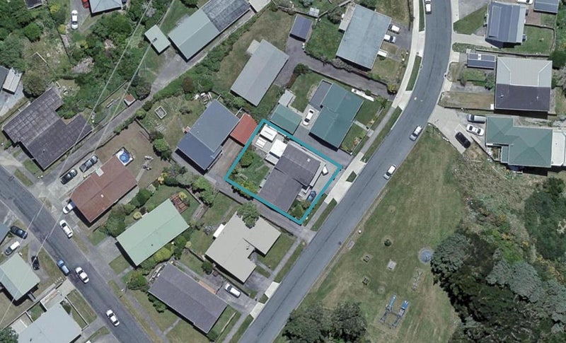 16 Edgecombe Street, Newlands, Wellington - Carousel 1
