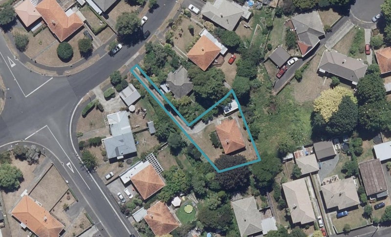 32 Bledisloe Terrace, Hamilton East, Hamilton - Carousel 1