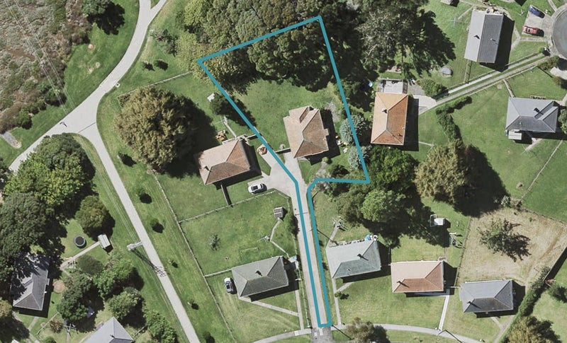 7 Hillary Crescent, Belmont, Auckland - Carousel 1
