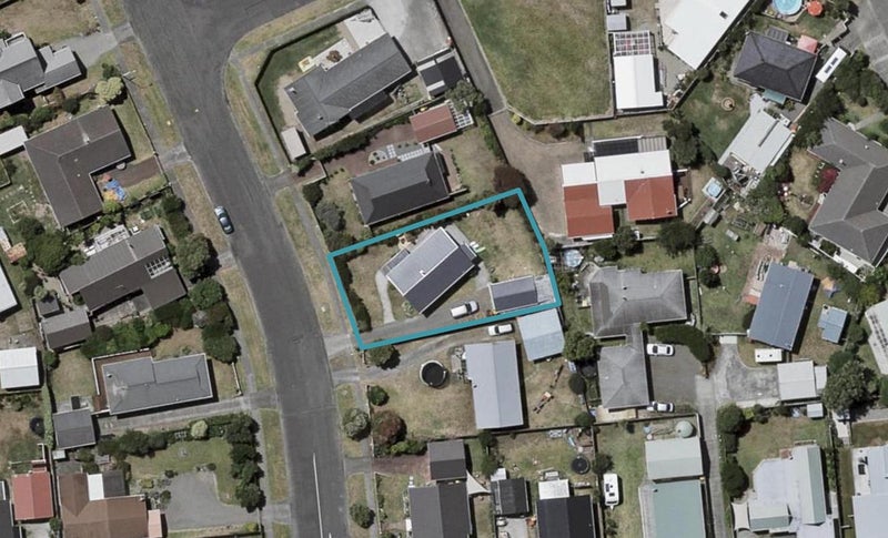 25 Reeves Street, Waikanae Beach, Waikanae - Carousel 1