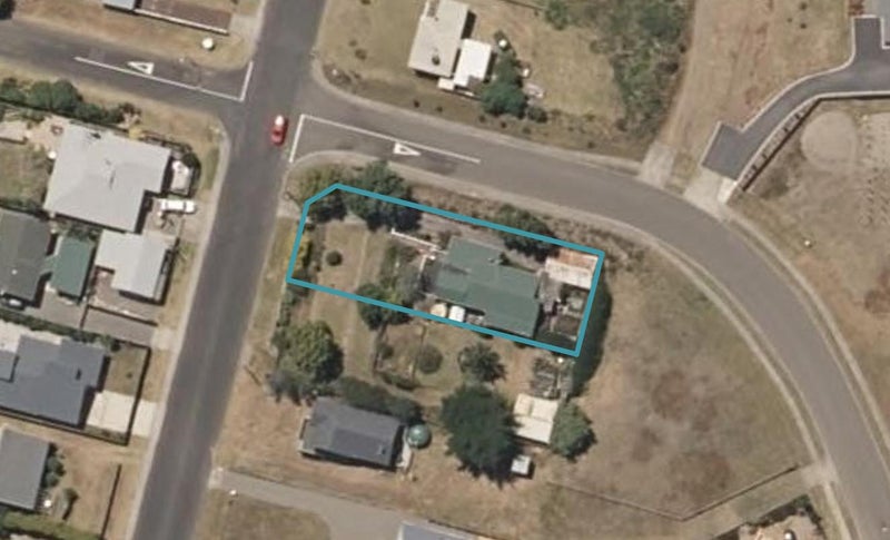 94 Kahukura Avenue, Waitarere Beach, Levin - Carousel 1