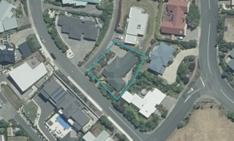 4 Commodore Place, Britannia Heights, Nelson - Carousel 1