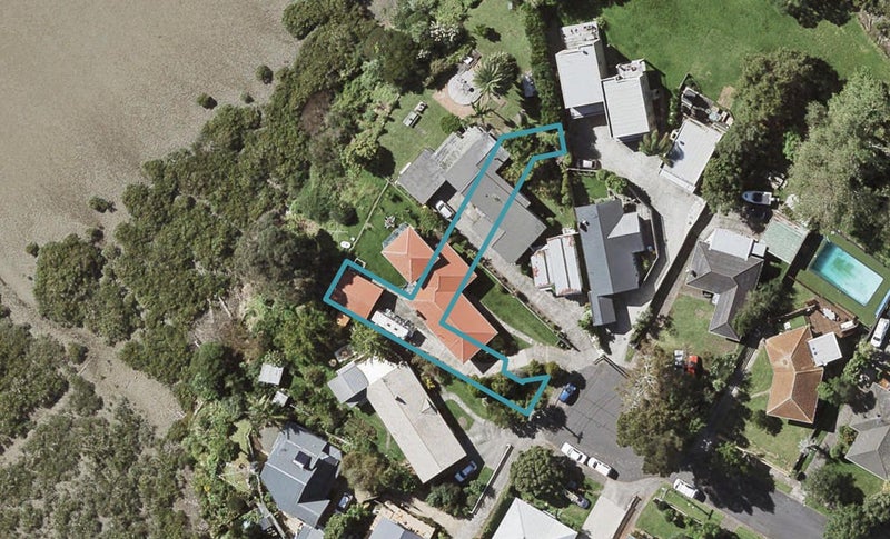1 Seaside Place, Pakuranga, Auckland - Carousel 1