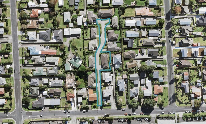 8H Totara Road, Te Atatu Peninsula, Auckland - Carousel 1