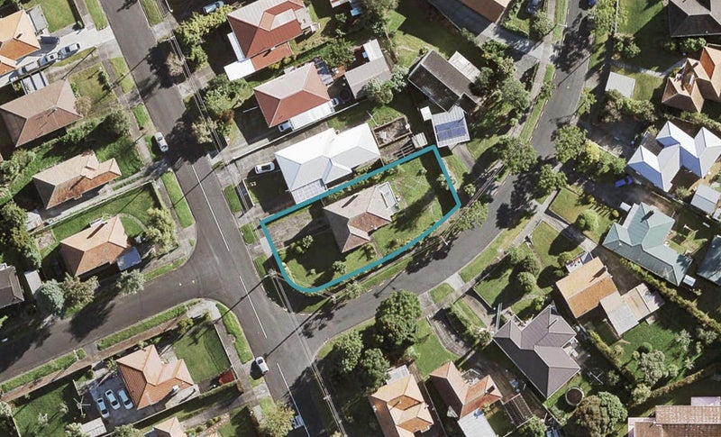 25 Netherton Street, New Windsor, Auckland - Carousel 1