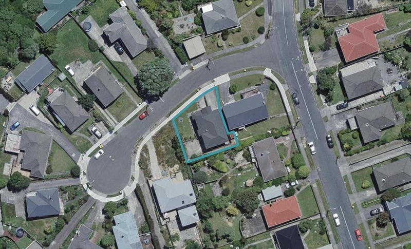 1A Ryan Grove, Tawa, Wellington - Carousel 1