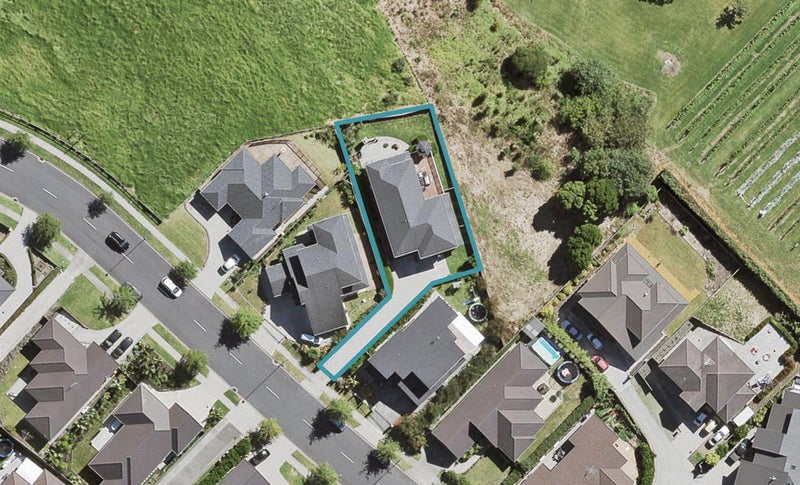 79 Lake Panorama Drive, Henderson Valley, Auckland - Carousel 1