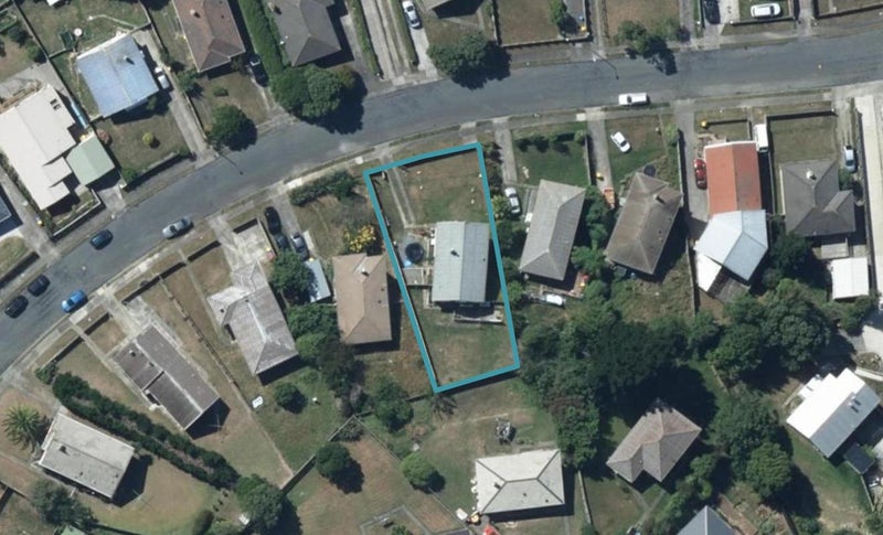 11 Mahinawa Street, Takapuwahia, Porirua - Carousel 1