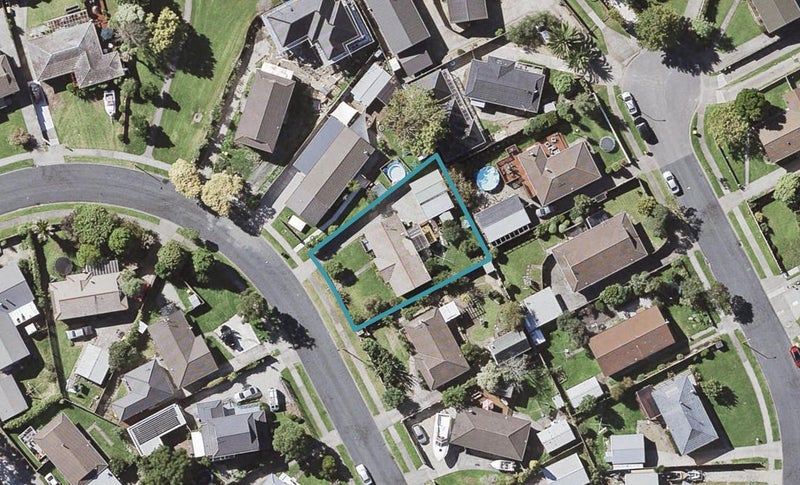 31 Darren Crescent, Half Moon Bay, Auckland - Carousel 1
