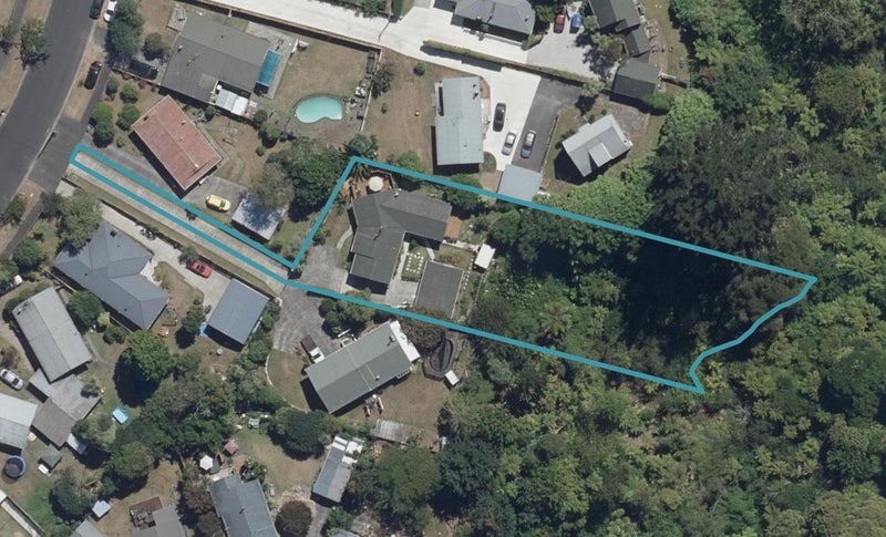 82 Lewis Street, Glenview, Hamilton - Carousel 1