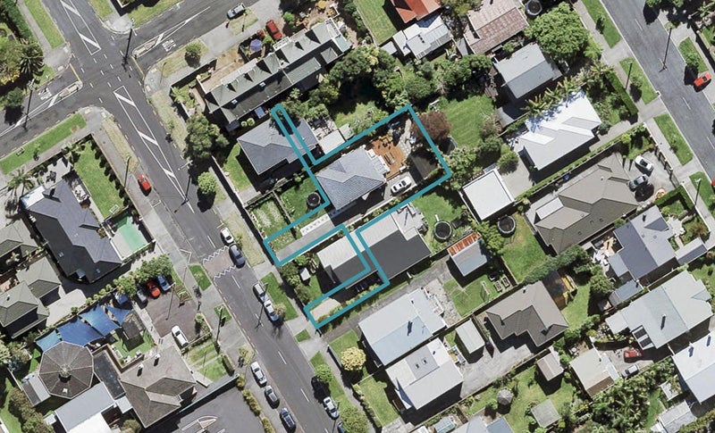 1/17 Huia Road, Point Chevalier, Auckland - Carousel 1