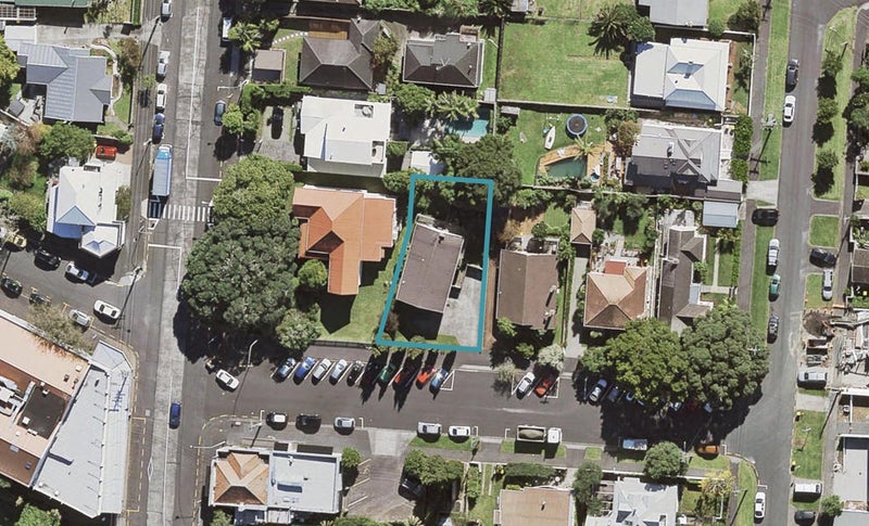 2 Bartley Street, Northcote Point, Auckland - Carousel 1