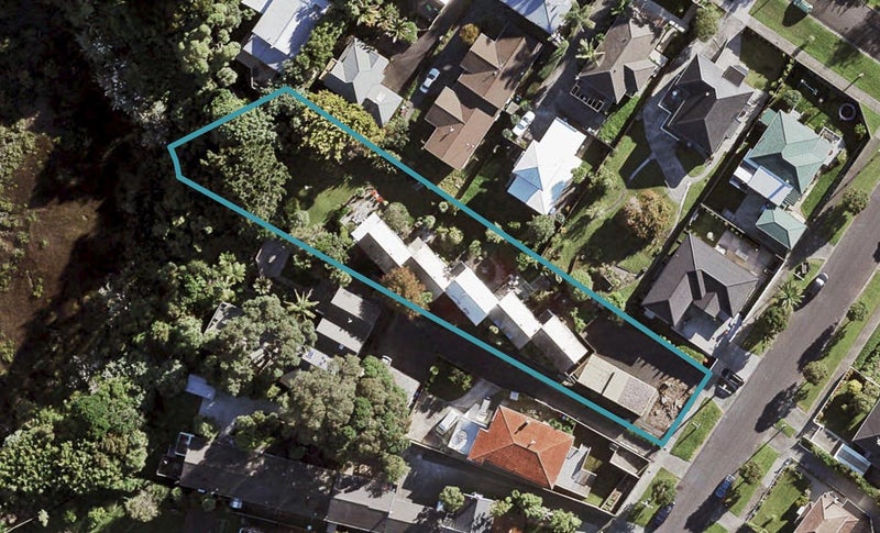 1/5 Seaside Avenue, Waterview, Auckland - Carousel 1