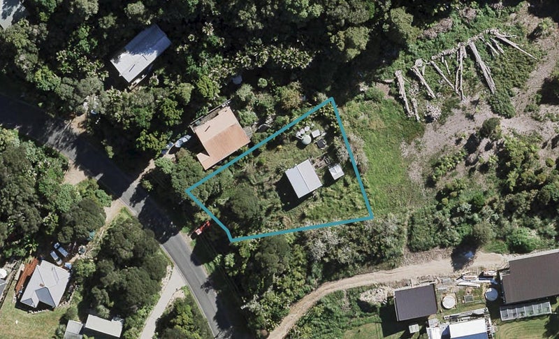 105 Queens Drive, Oneroa, Waiheke Island - Carousel 1