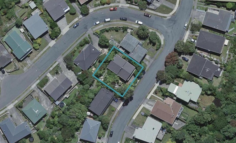 9 Turriff Crescent, Tawa, Wellington - Carousel 1