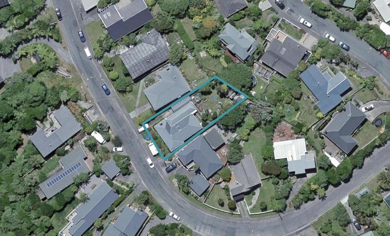 10 Huntleigh Park Way, Ngaio, Wellington - Carousel 1