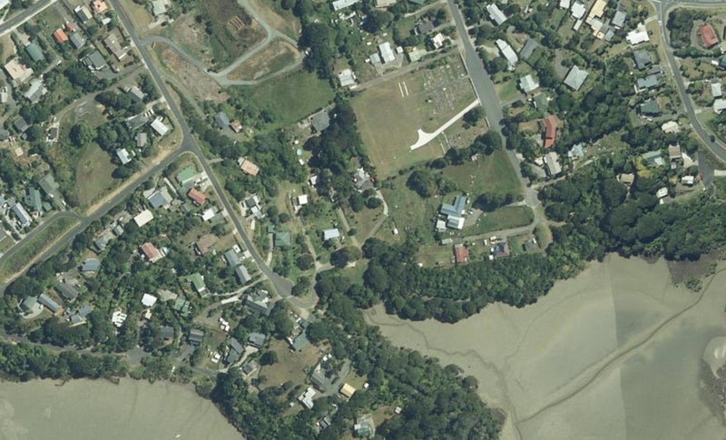 32 Point Street, Raglan - Carousel 1
