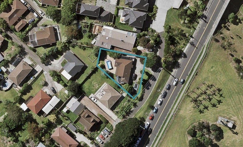 170 Sunset Road, Unsworth Heights, Auckland - Carousel 1